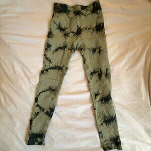 SUUKSESS Ribbed Seamless High Waisted Green & Black Tie Dye Leggings